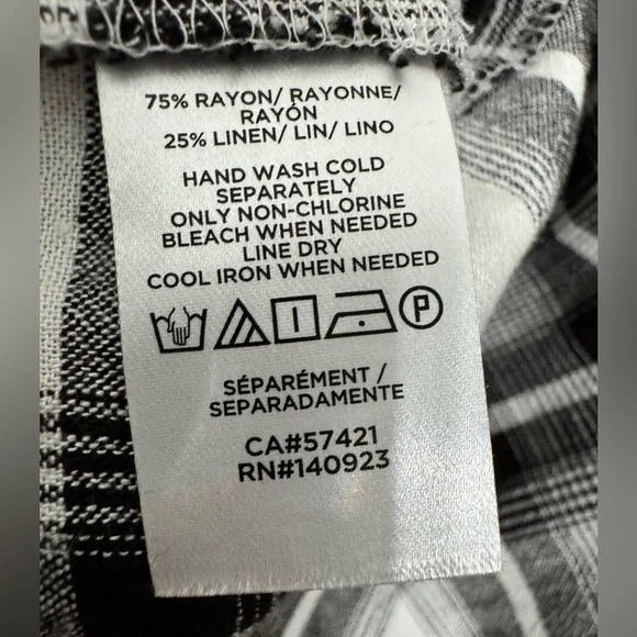 LOFT EUC❤️ Black and White Plaid Relaxed Buttoned Blouse with detailed neck - Picture 10 of 10